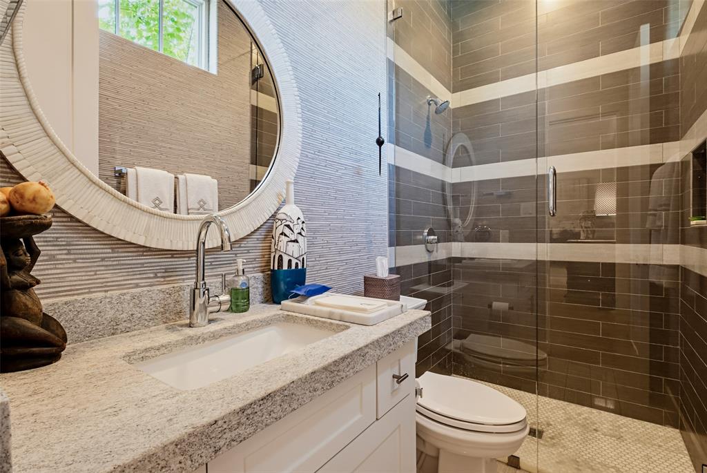 3716 N Versailles Avenue, Dallas, TX 75209