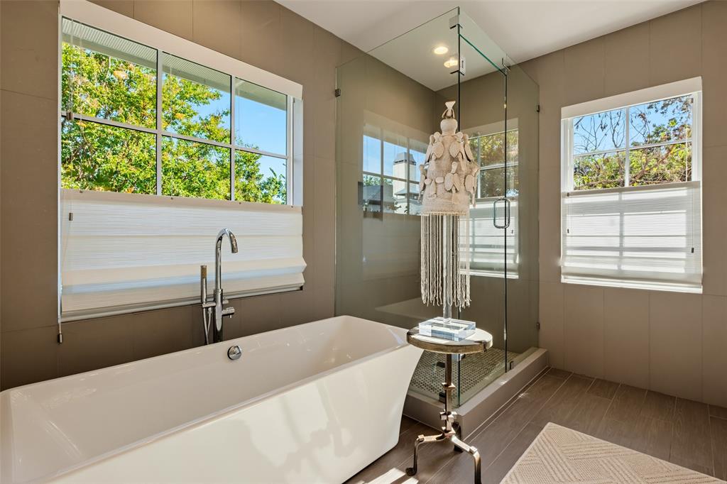 3716 N Versailles Avenue, Dallas, TX 75209