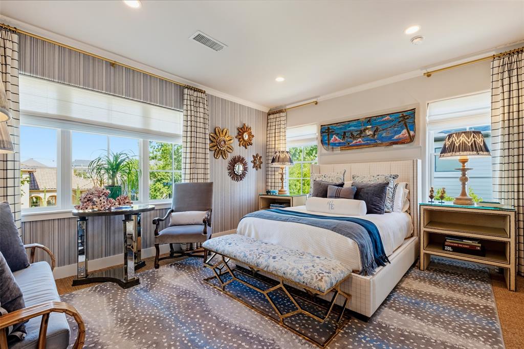 3716 N Versailles Avenue, Dallas, TX 75209