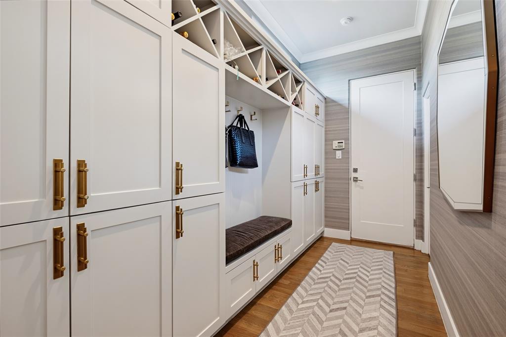 3716 N Versailles Avenue, Dallas, TX 75209