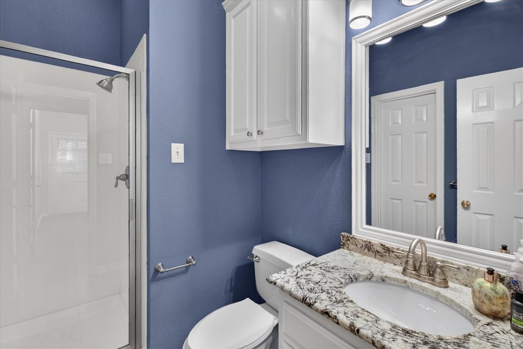 en suite to down guest room