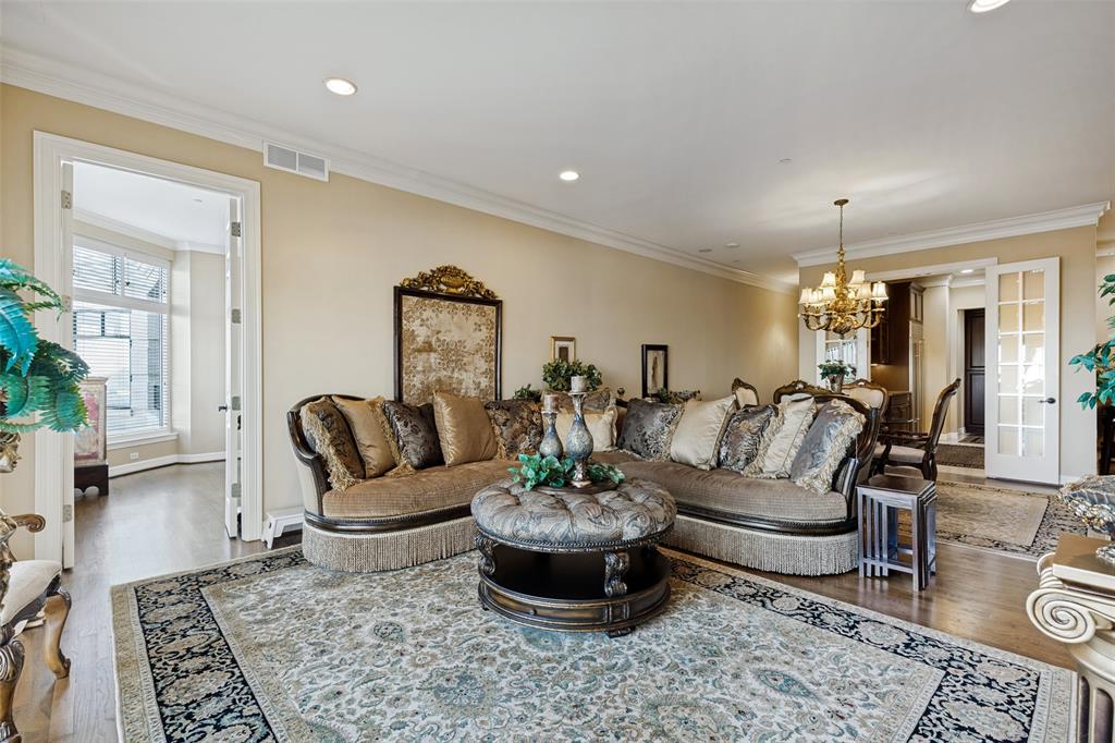 Great open floor plan with a bedroom on each side for complete privacy