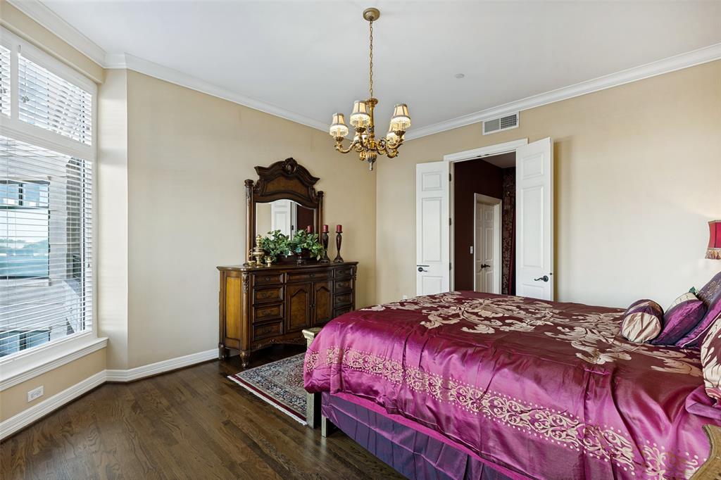 Generous size 2nd bedroom with En Suite Bath