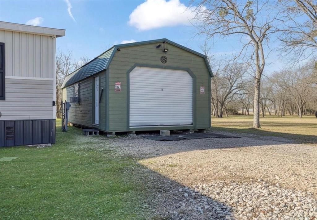 5740 County Road 1091, Celeste, TX 75423