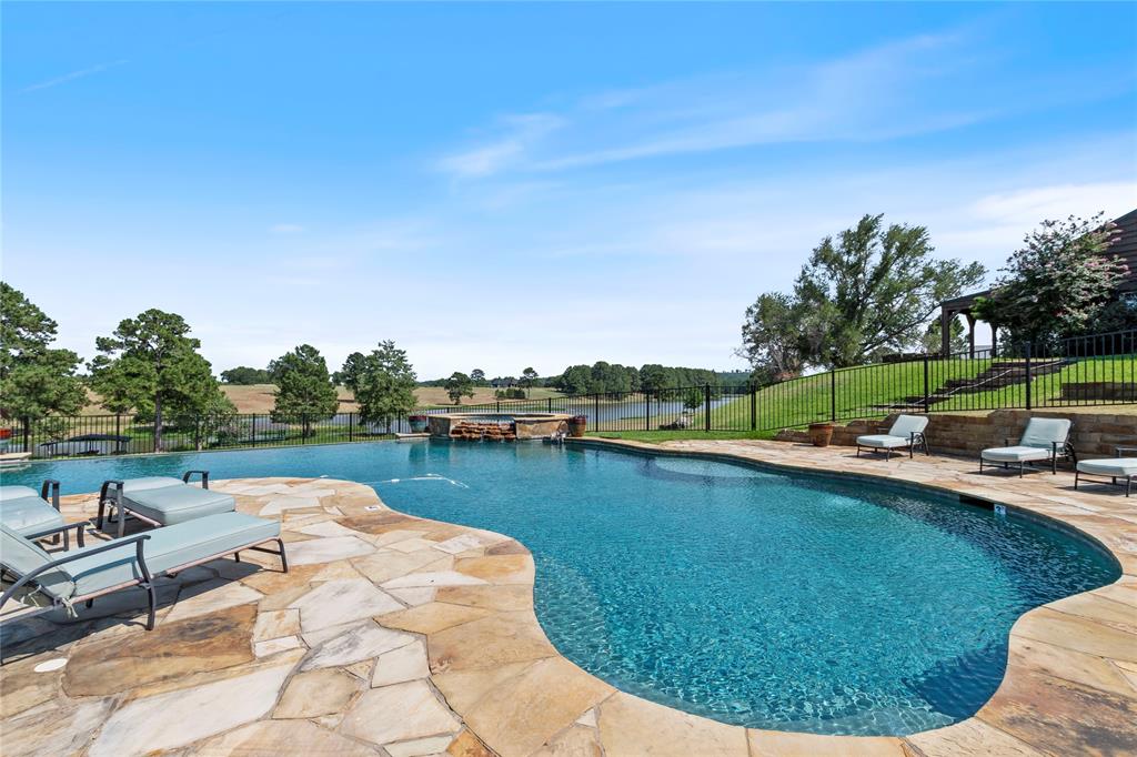 Community Infinity edge pool