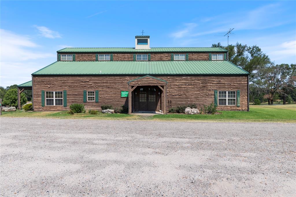 6,000-square-foot clubhouse complete with overnight guest accommodations and an infinity pool.