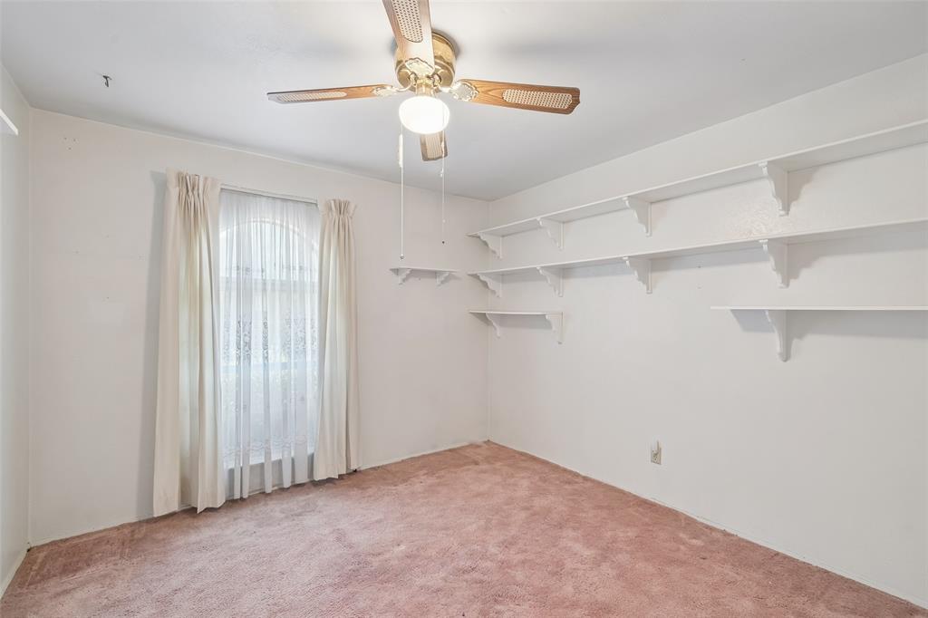 Ceiling fan and wall shelving in this bedroom.