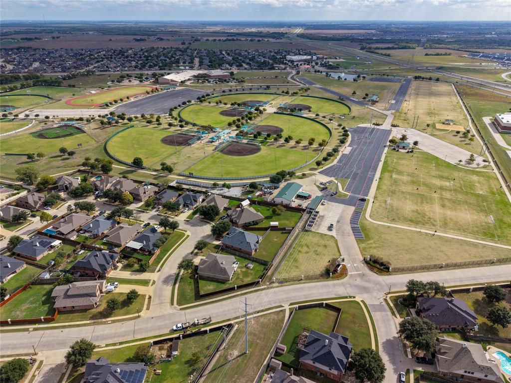The Waxahachie Sports Complex is a short walk down the street!