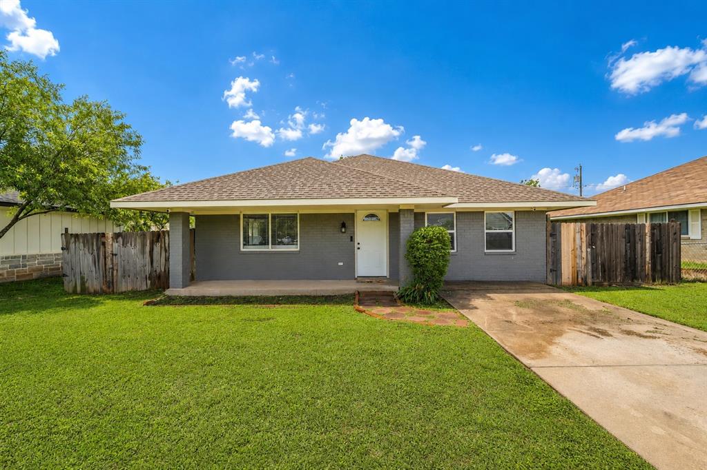 408 Little Avenue, McGregor, TX 76657
