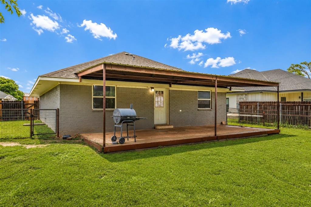 408 Little Avenue, McGregor, TX 76657