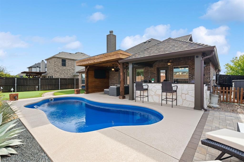 221 Lariat Trail, Waxahachie, TX 75165
