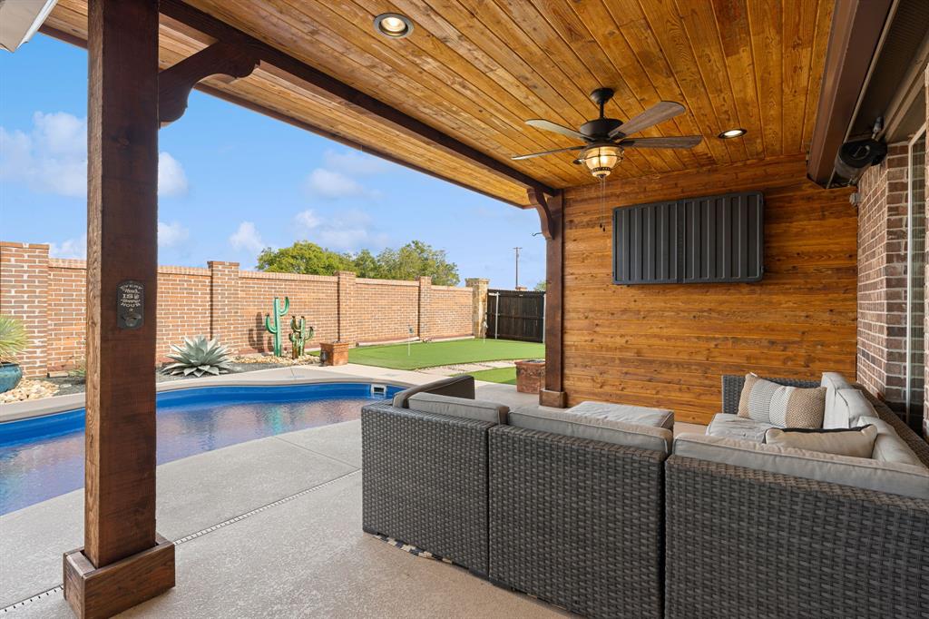 221 Lariat Trail, Waxahachie, TX 75165