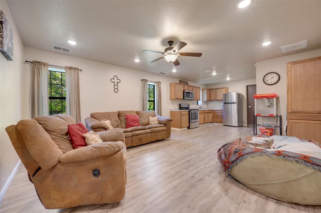 10517 CR 4101, Frankston, TX 75763