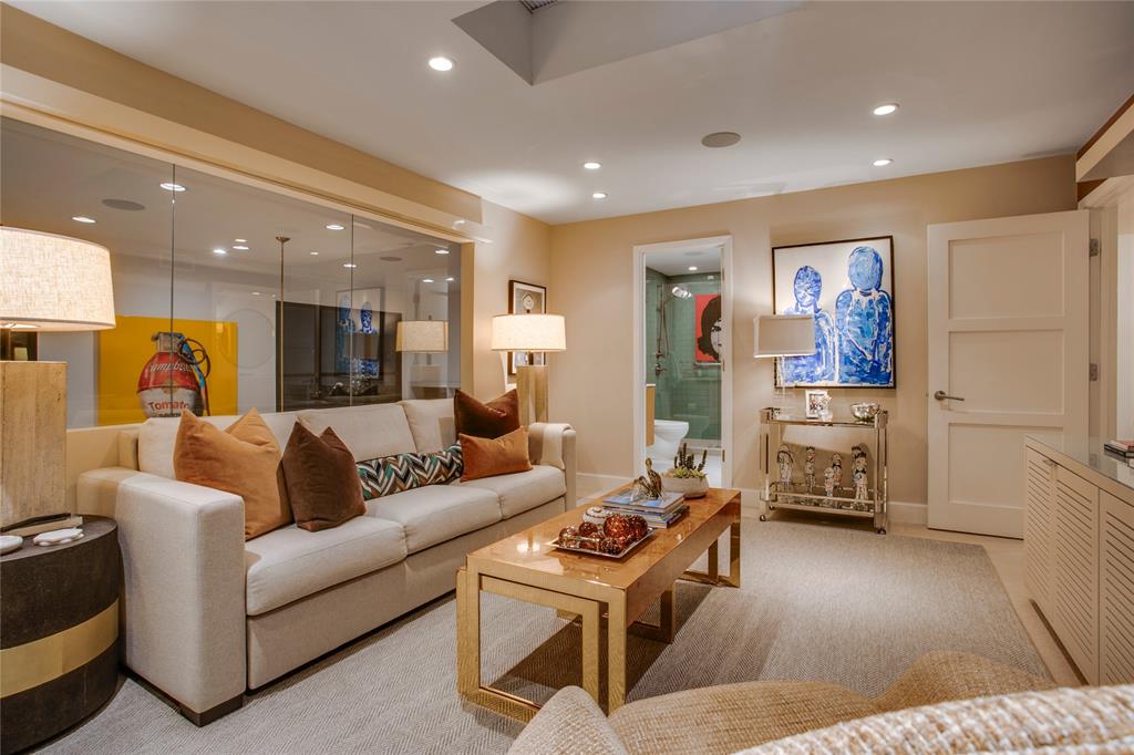 4648 Christopher Place, Dallas, TX 75204