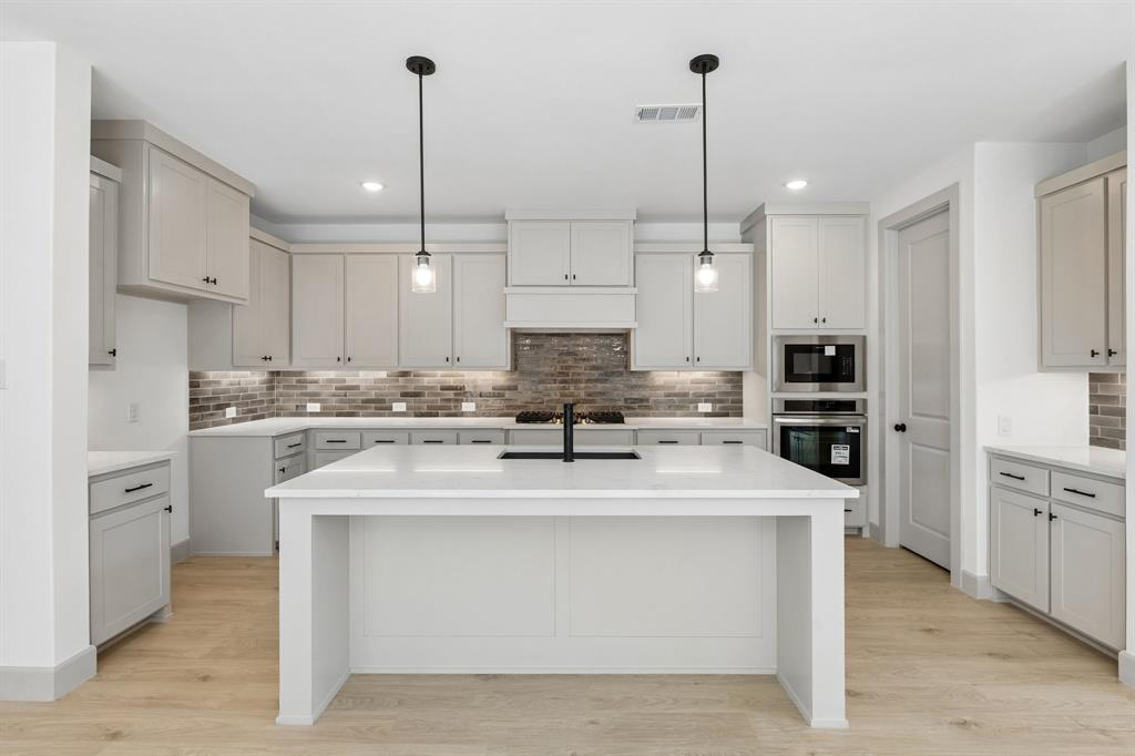 Packed with space and style, you'll find your dream kitchen waiting for you in our Tristan plan! Packed with space and style, you'll find your dream kitchen waiting for you in our Tristan plan!