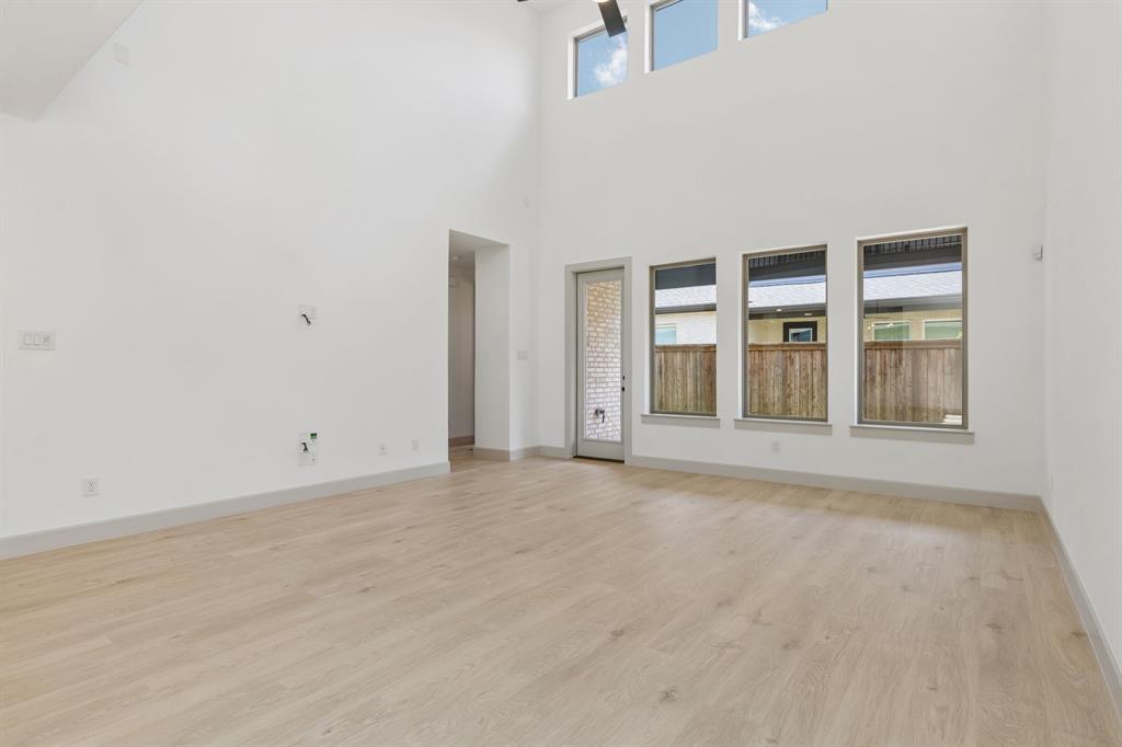 Spacious and flooded with natural light, our Tristan plan offers a family room that can host the entire family! Spacious and flooded with natural light, our Tristan plan offers a family room that can host the entire family!