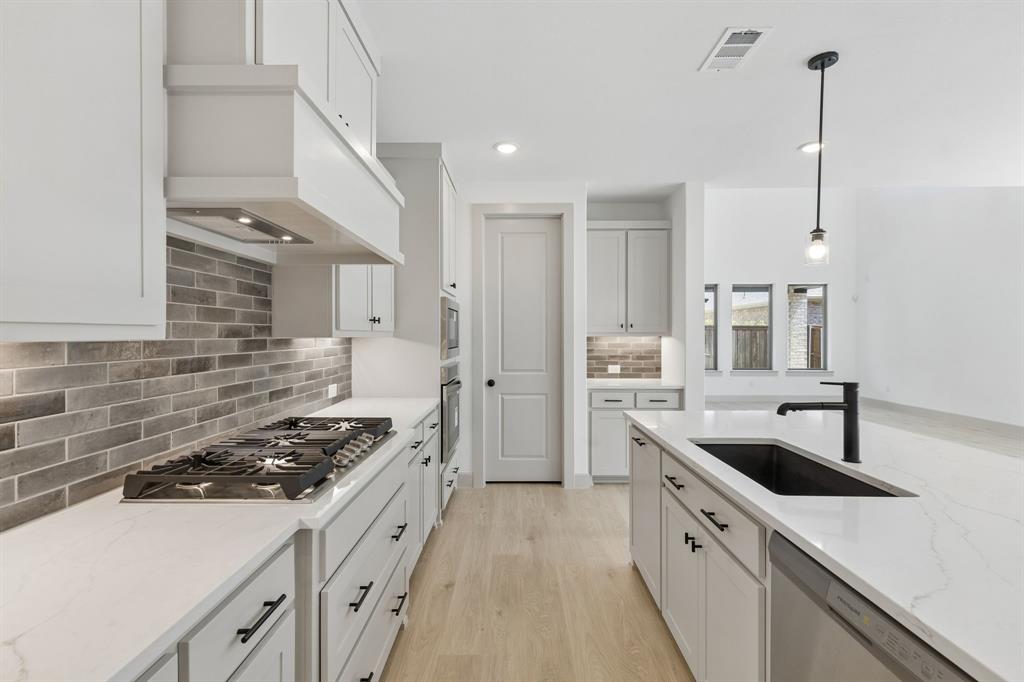 Gorgeous cabinetry, beautiful counter tops and contemporary stainless steel come together to create a chefs dream kitchen! Gorgeous cabinetry, beautiful counter tops and contemporary stainless steel come together to create a chefs dream kitchen!