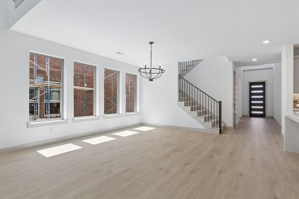 Whether you are hosting vibrant dinner parties or cozy family meals, this dining room fits all occasions! Whether you are hosting vibrant dinner parties or cozy family meals, this dining room fits all occasions!