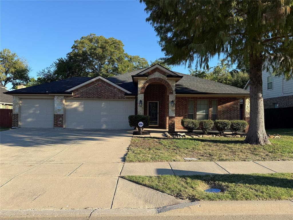725 Fannin Drive, Lavon, TX 75166