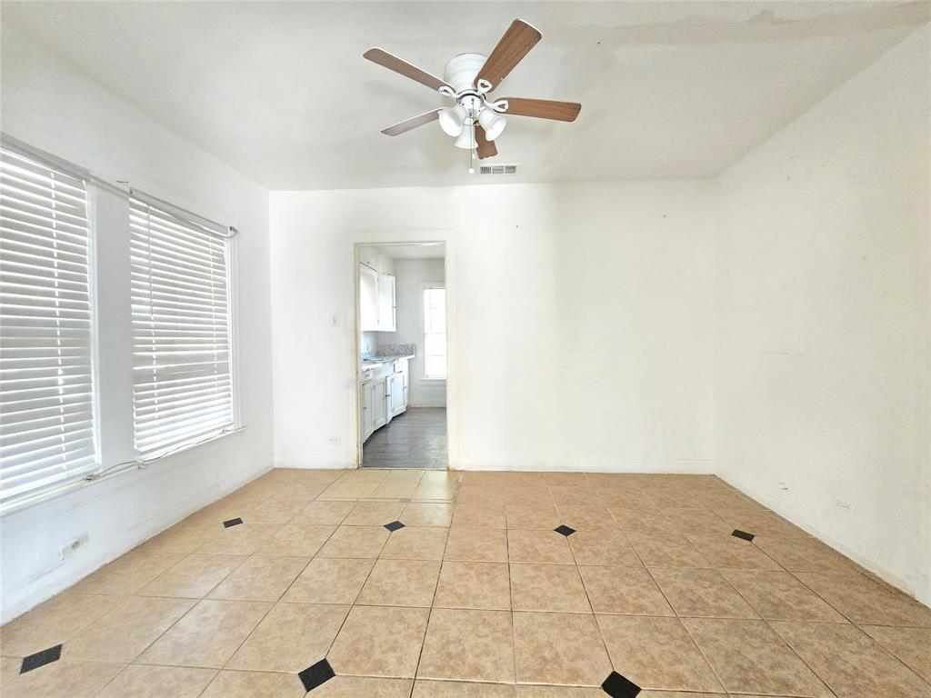 2806 Harlandale Avenue, Dallas, TX 75216