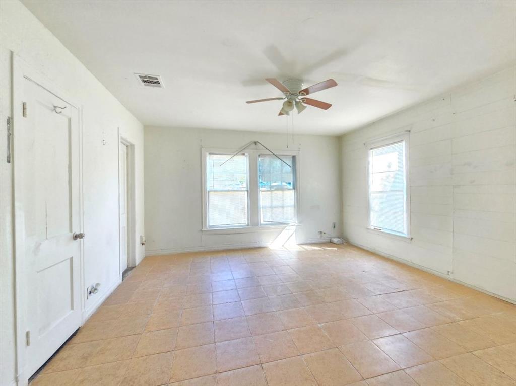 2806 Harlandale Avenue, Dallas, TX 75216