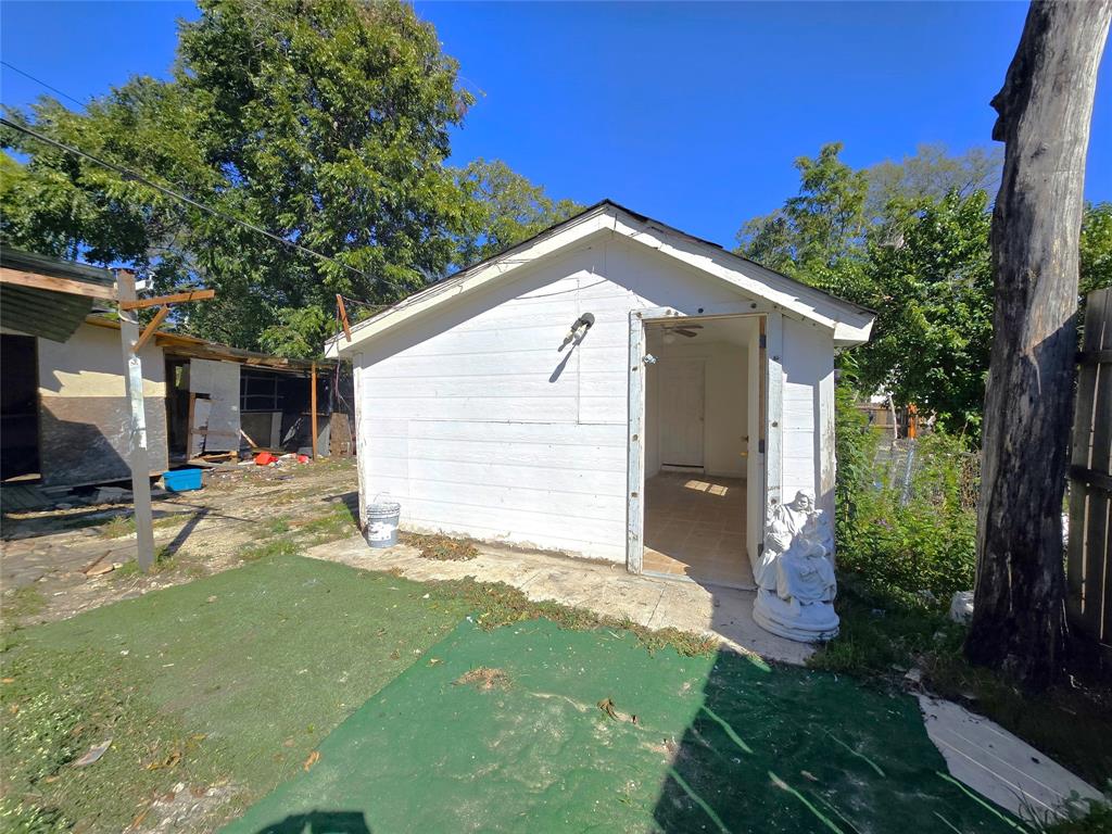 2806 Harlandale Avenue, Dallas, TX 75216