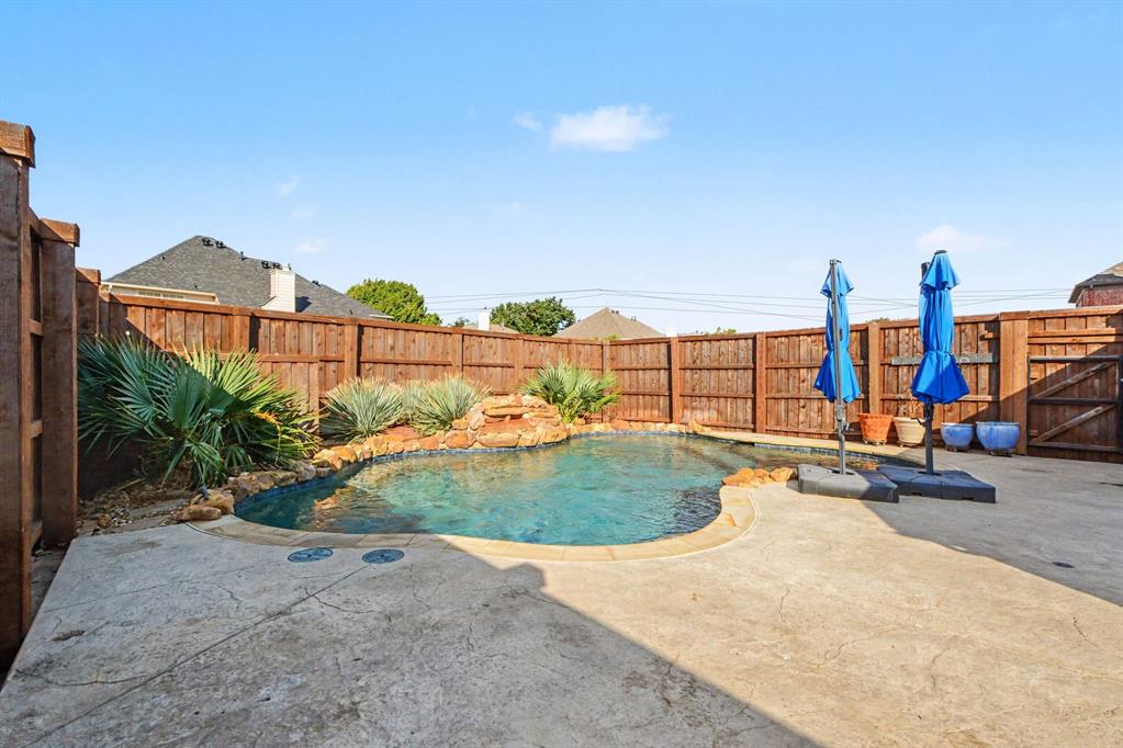 2201 Yosemite Court, Carrollton, TX 75006