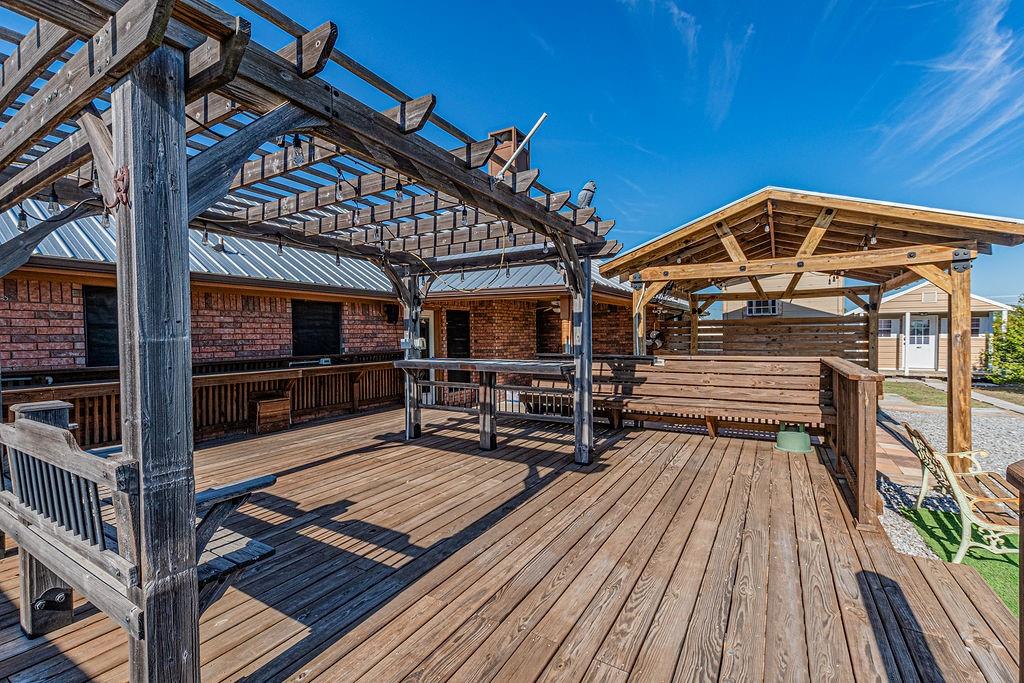 Another view of the fantastic patio space