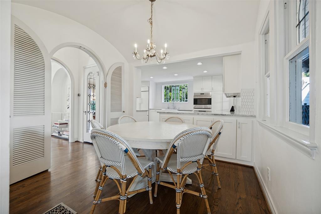 Breakfast room into kitchen