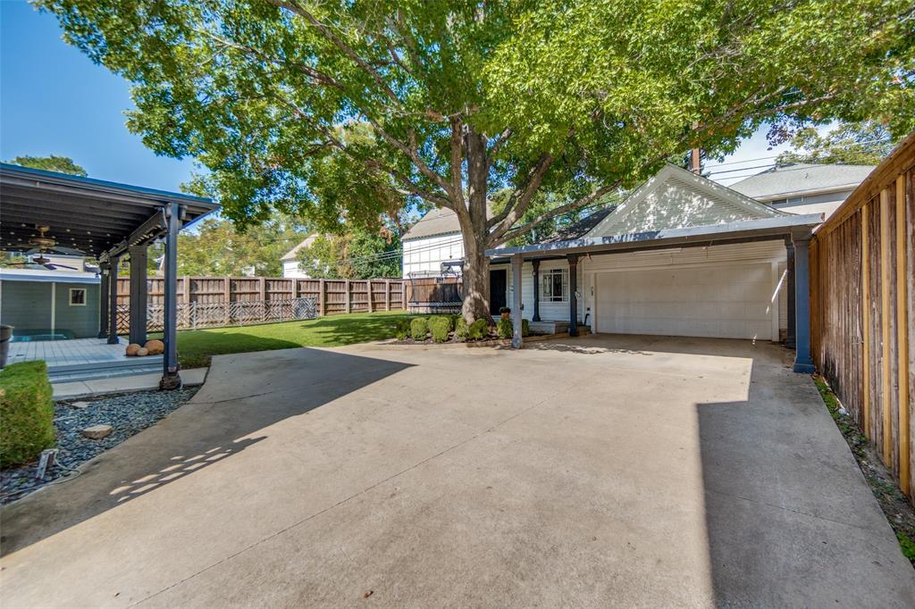 2 car garage & 2 car carport