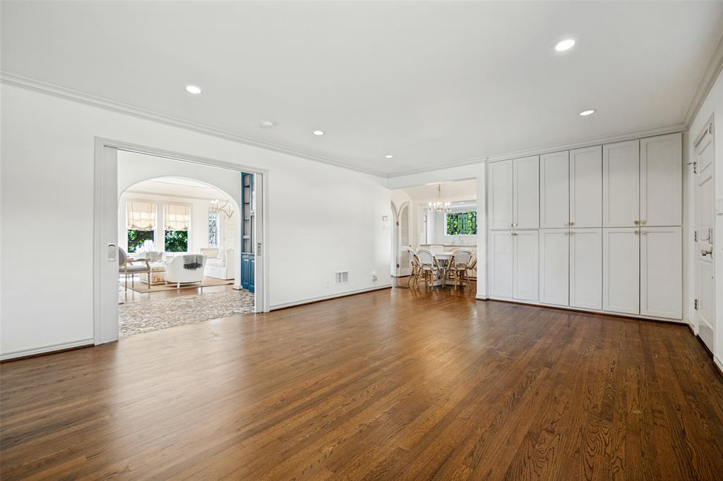 Family room into morning room