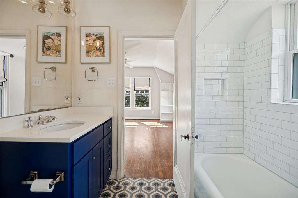 Jack & Jill Bath