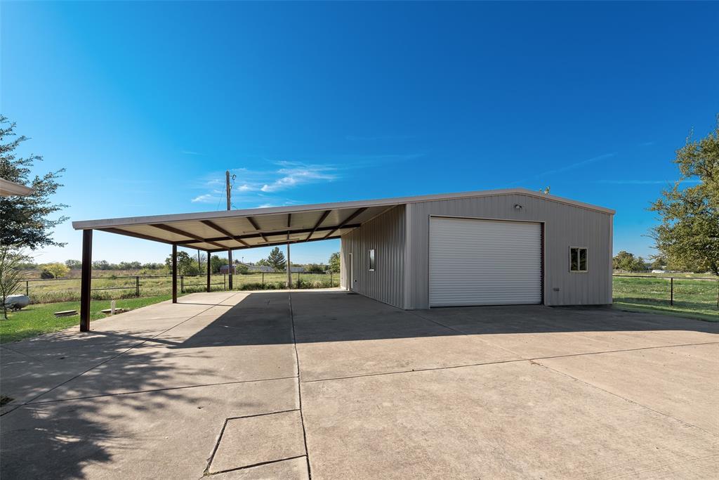 304 Canales Road, Nevada, TX 75173