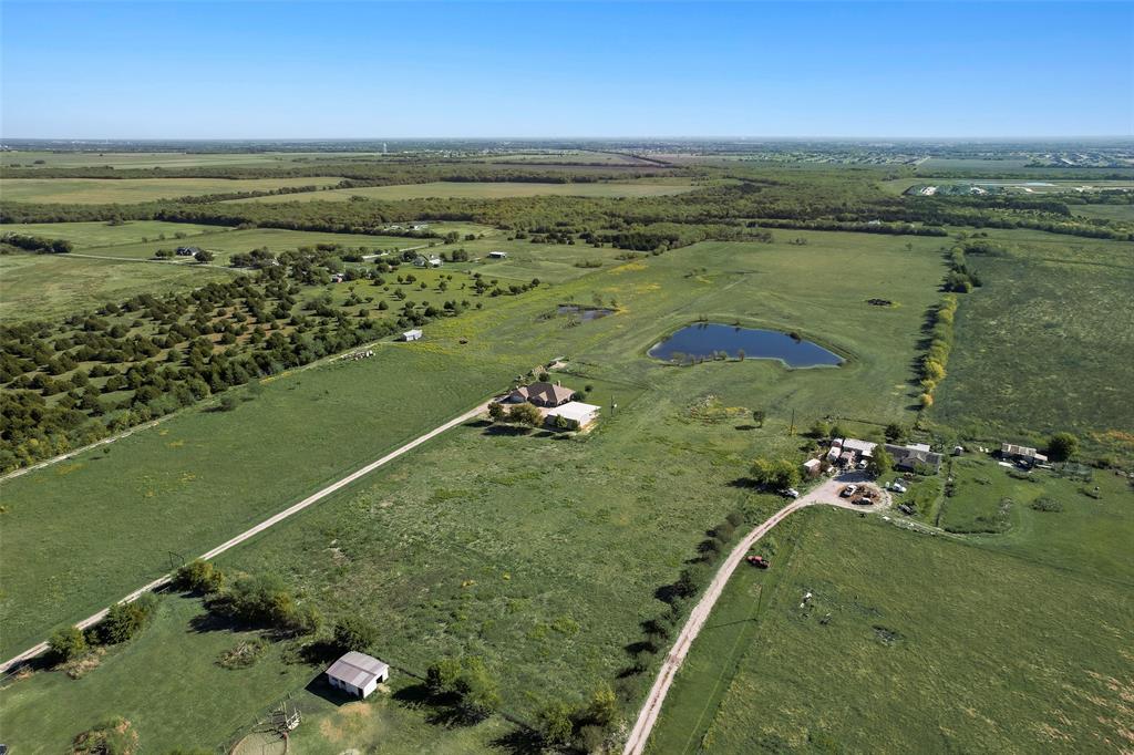 304 Canales Road, Nevada, TX 75173
