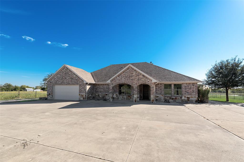 304 Canales Road, Nevada, TX 75173