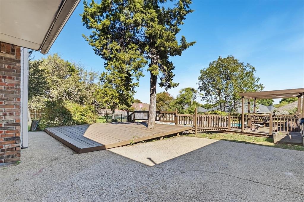 612 N Silver Creek Circle, DeSoto, TX 75115