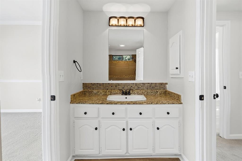 612 N Silver Creek Circle, DeSoto, TX 75115