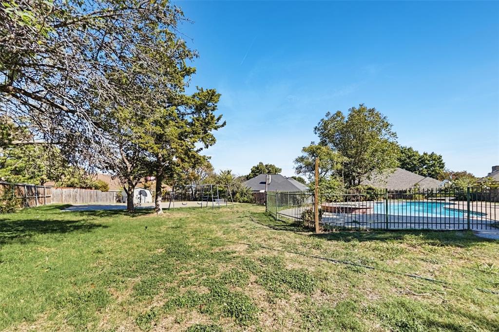 612 N Silver Creek Circle, DeSoto, TX 75115