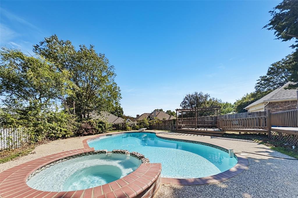 612 N Silver Creek Circle, DeSoto, TX 75115