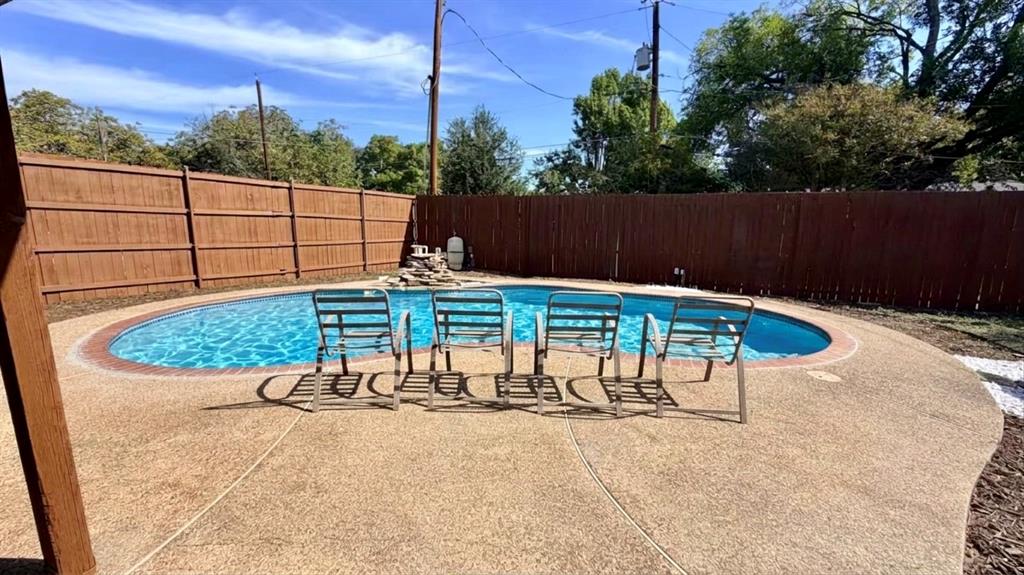 1326 TANAGER Lane, Garland, TX 75042