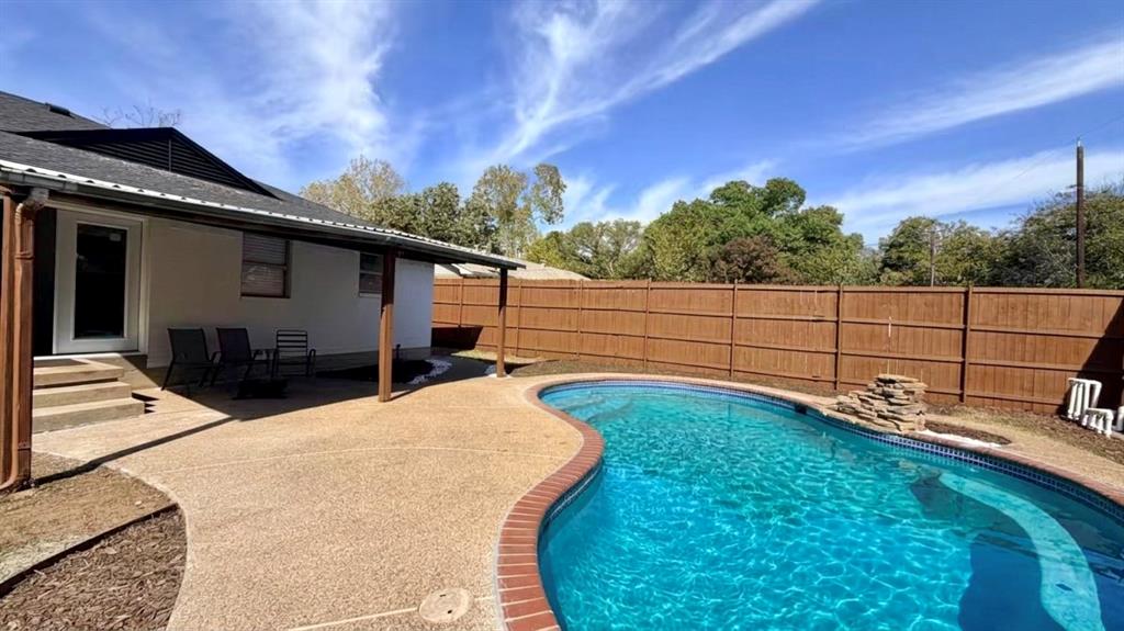 1326 TANAGER Lane, Garland, TX 75042