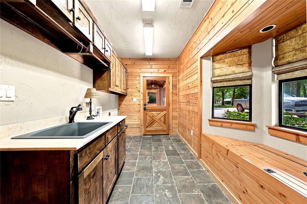 mudroom-laundry room