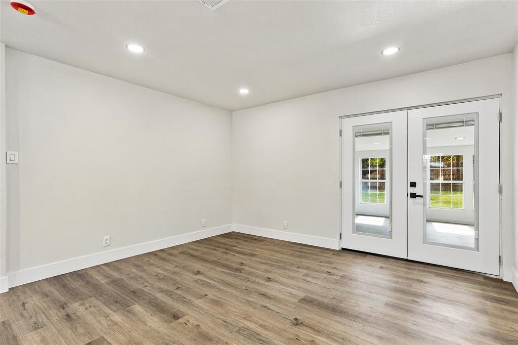 1504 Mosley Drive, Irving, TX 75060