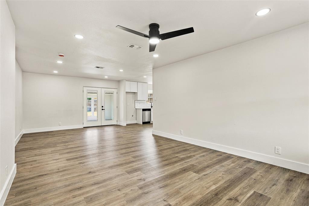 1504 Mosley Drive, Irving, TX 75060
