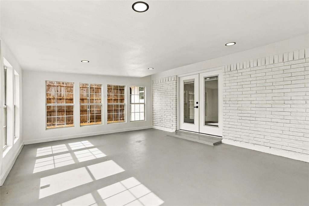 1504 Mosley Drive, Irving, TX 75060