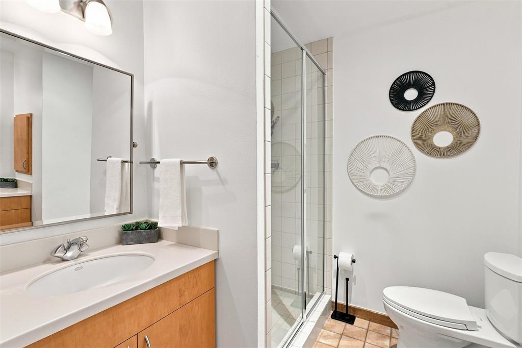 hall bath with double sinks