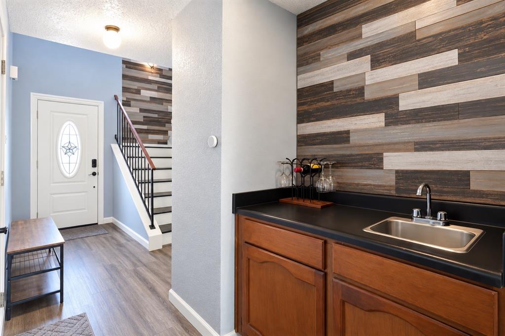 850 Frances Drive, Grand Prairie, TX 75052