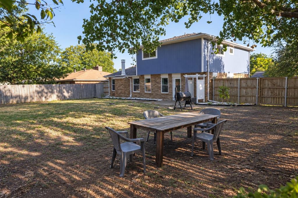 850 Frances Drive, Grand Prairie, TX 75052