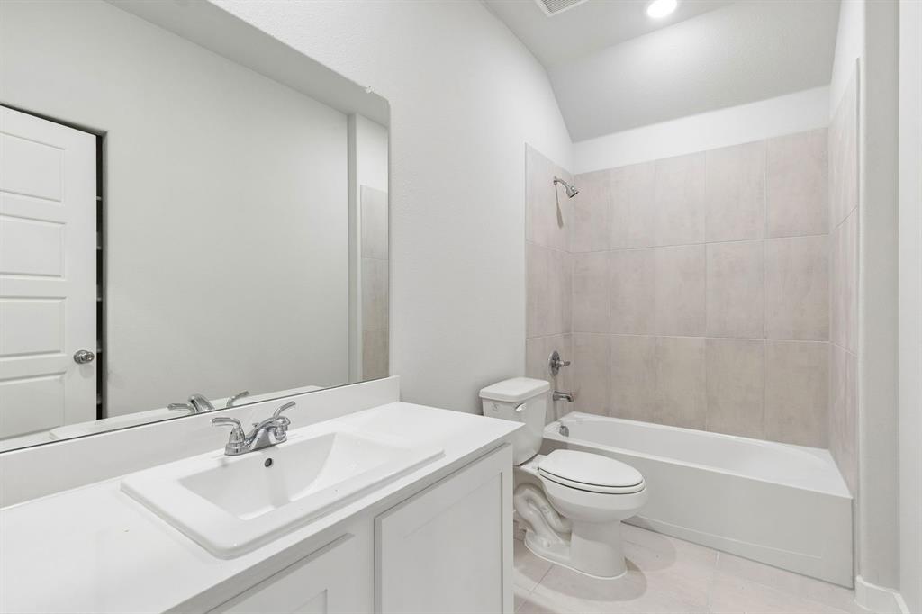 Bathroom in the Oscar home plan – REPRESENTATIVE PHOTO