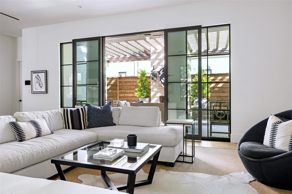 7710 Chatsworth Place, Dallas, TX 75230